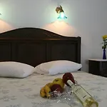 Erato Μπατσί
