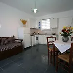 Erato Μπατσί