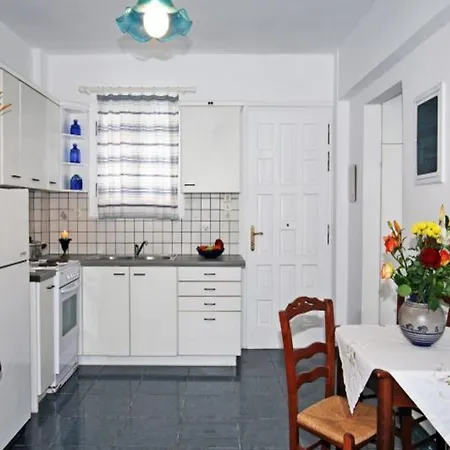 Apartament Erato Batsi